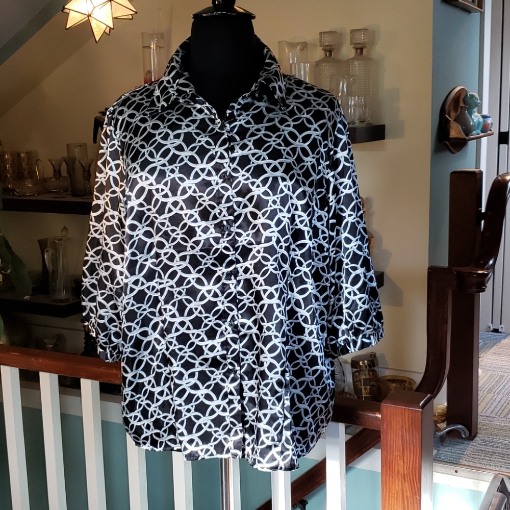 Ninety Womens Circle Chain Pattern Gray On Black Blouse